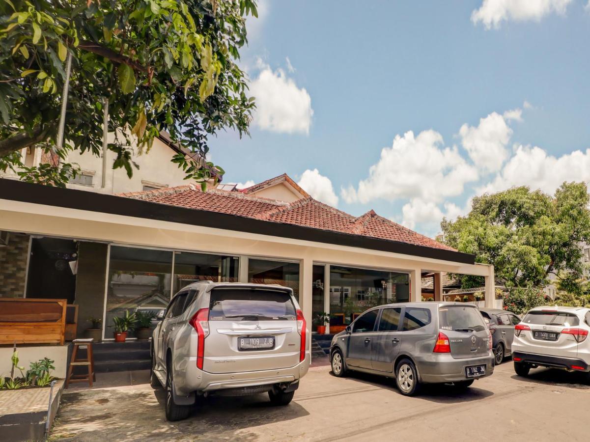 Oyo 3341 Ten Guest House Bandung Exterior photo